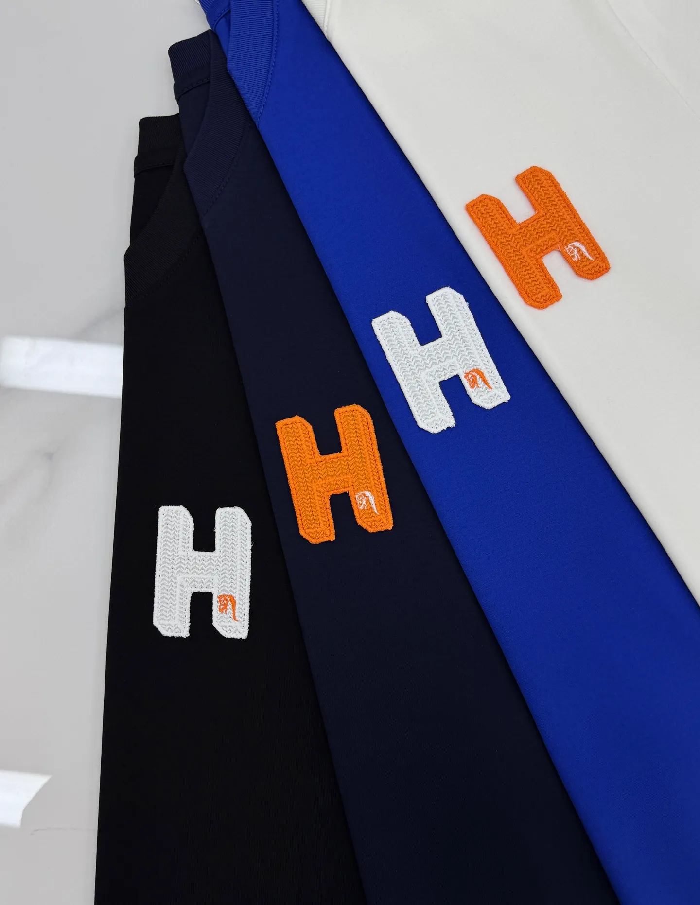 ⚜️HERMES 26s New Arrival T .Classic H . ！ . . 190g ， ， ！！！ ， ！ ！ ：Black.White.Dark Blue. .Sizes：M-3XL ❗️（S 4XL ）175/145 XL